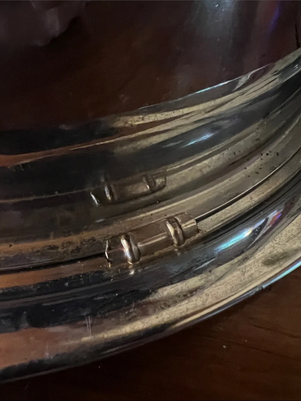 Circa 1960s Locking Chrome Metal Cake Saver